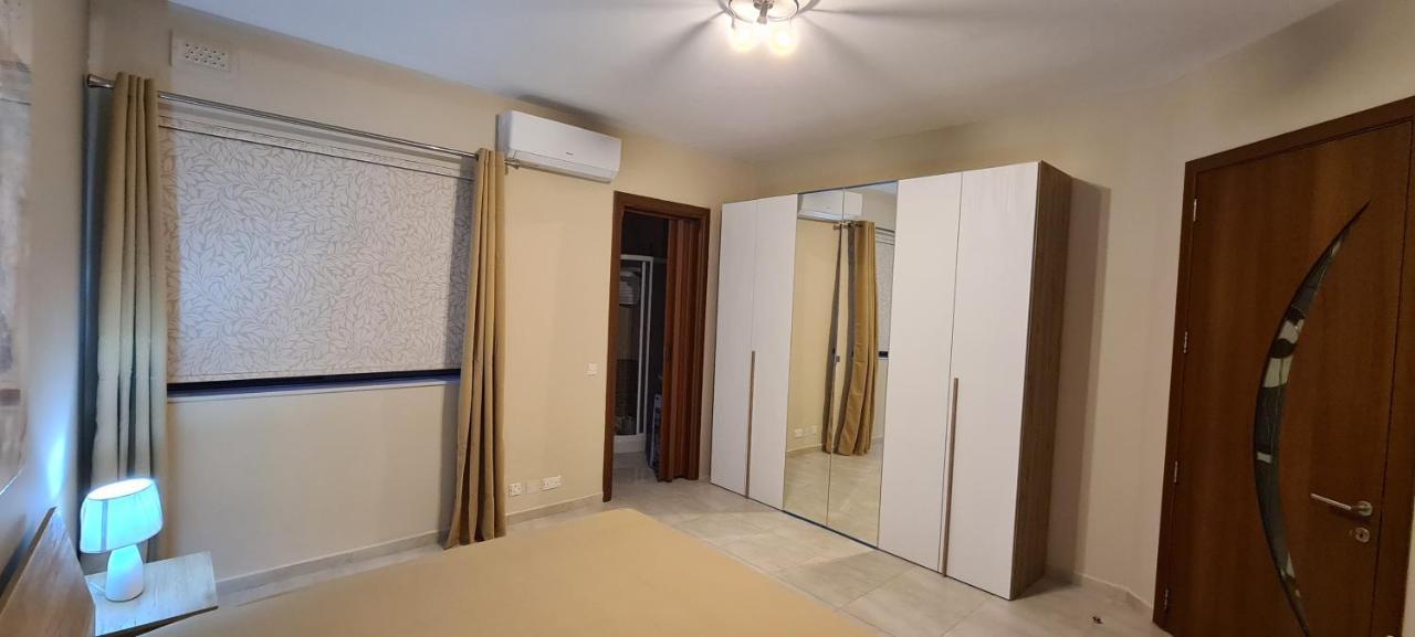 Large Apartment In Marsascala. Sleeps 6 มาร์ซาสคาลา ภายนอก รูปภาพ