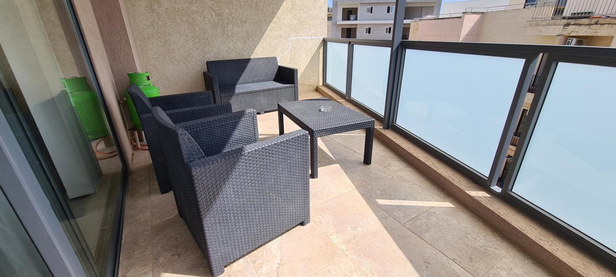 Large Apartment In Marsascala. Sleeps 6 มาร์ซาสคาลา ภายนอก รูปภาพ